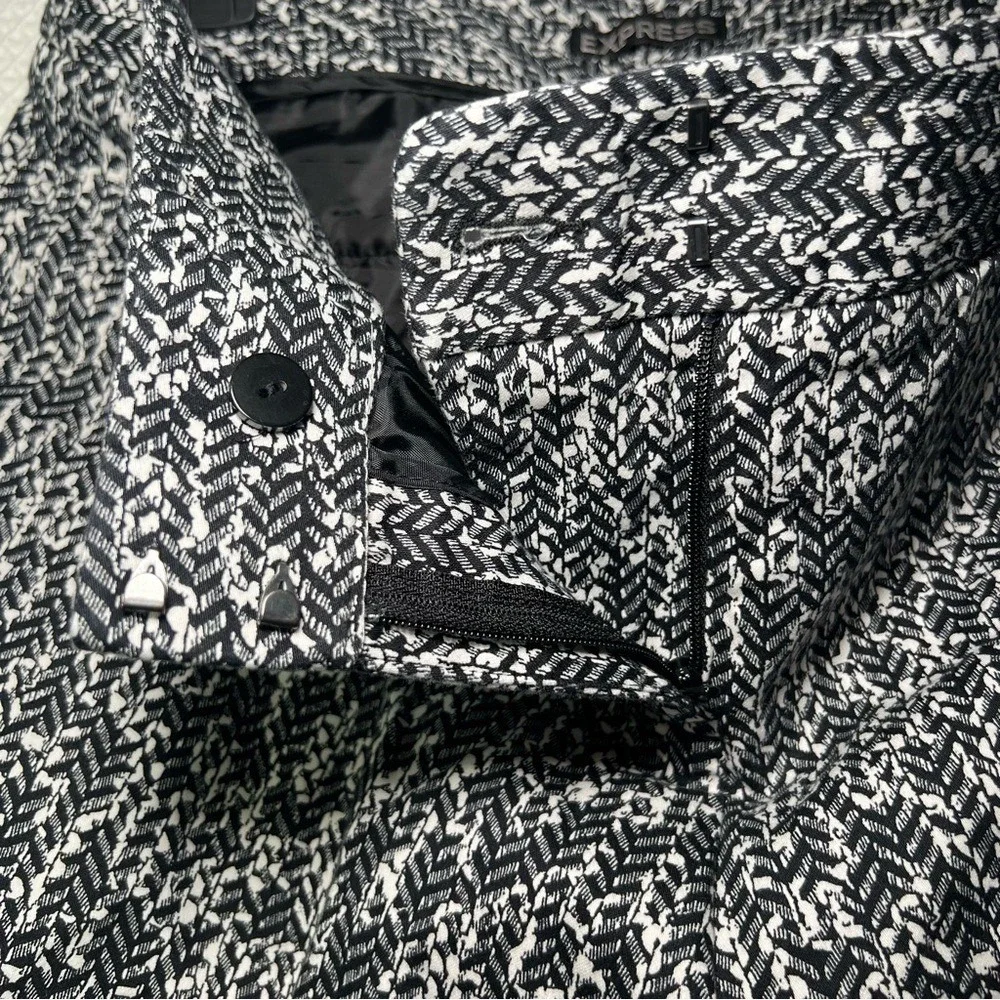Express Womens Black White Herringbone Geometric Print Tailored‎ Shorts Size 4